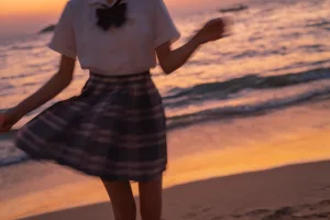桜桃喵《逐海》主题写真：17张全套美图
