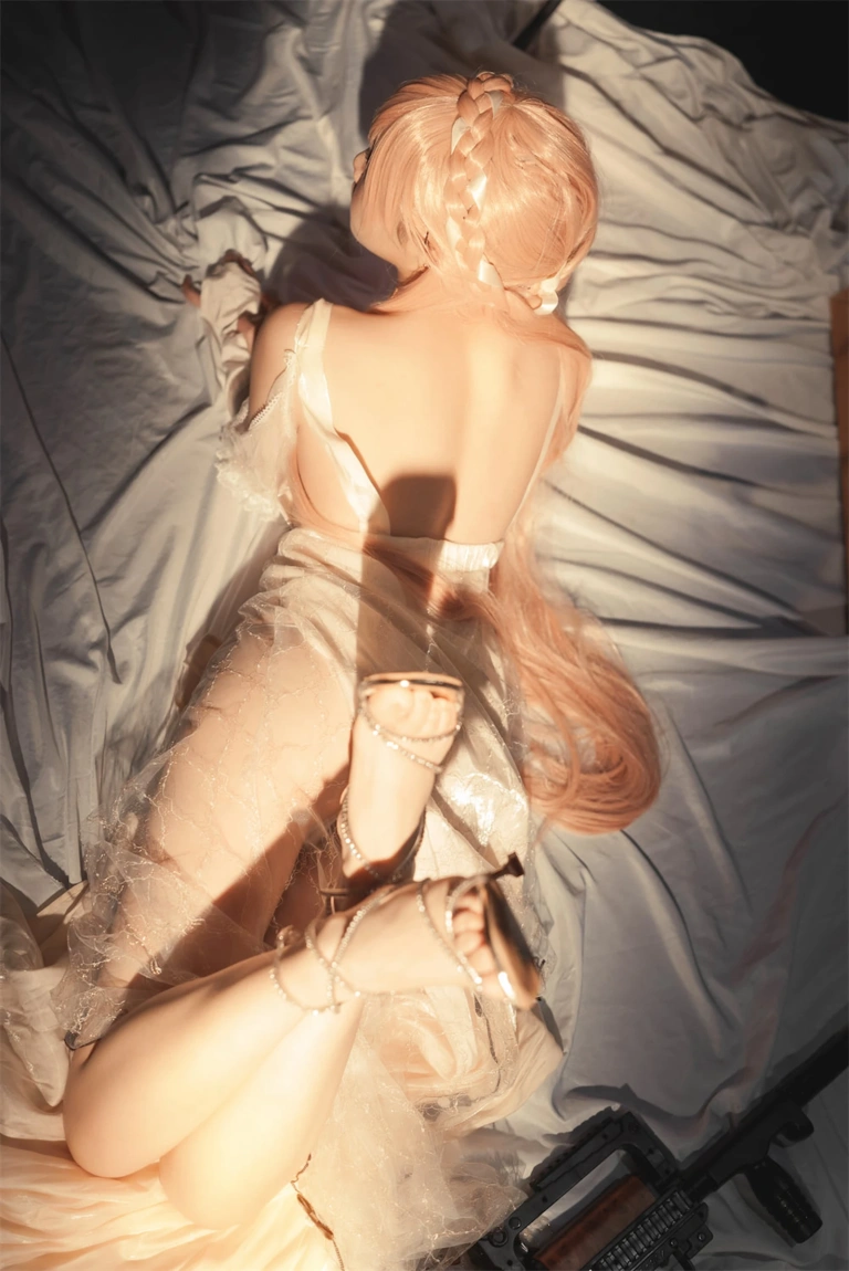 面饼仙儿《少女前线 天意佳人》主题写真：27张全套美图
