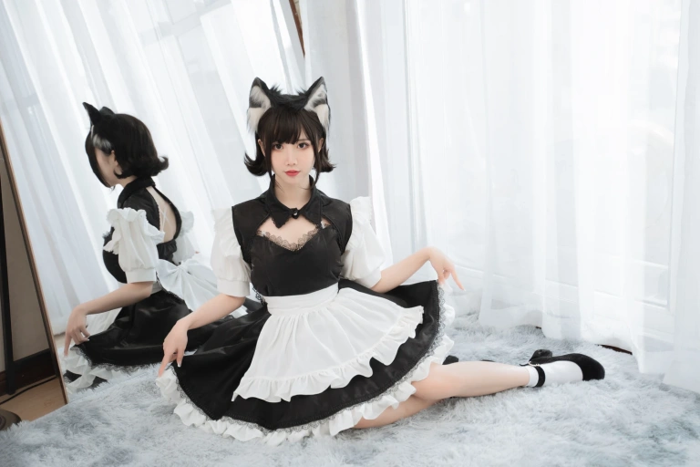 面饼仙儿《开胸女仆》主题写真：17张全套美图