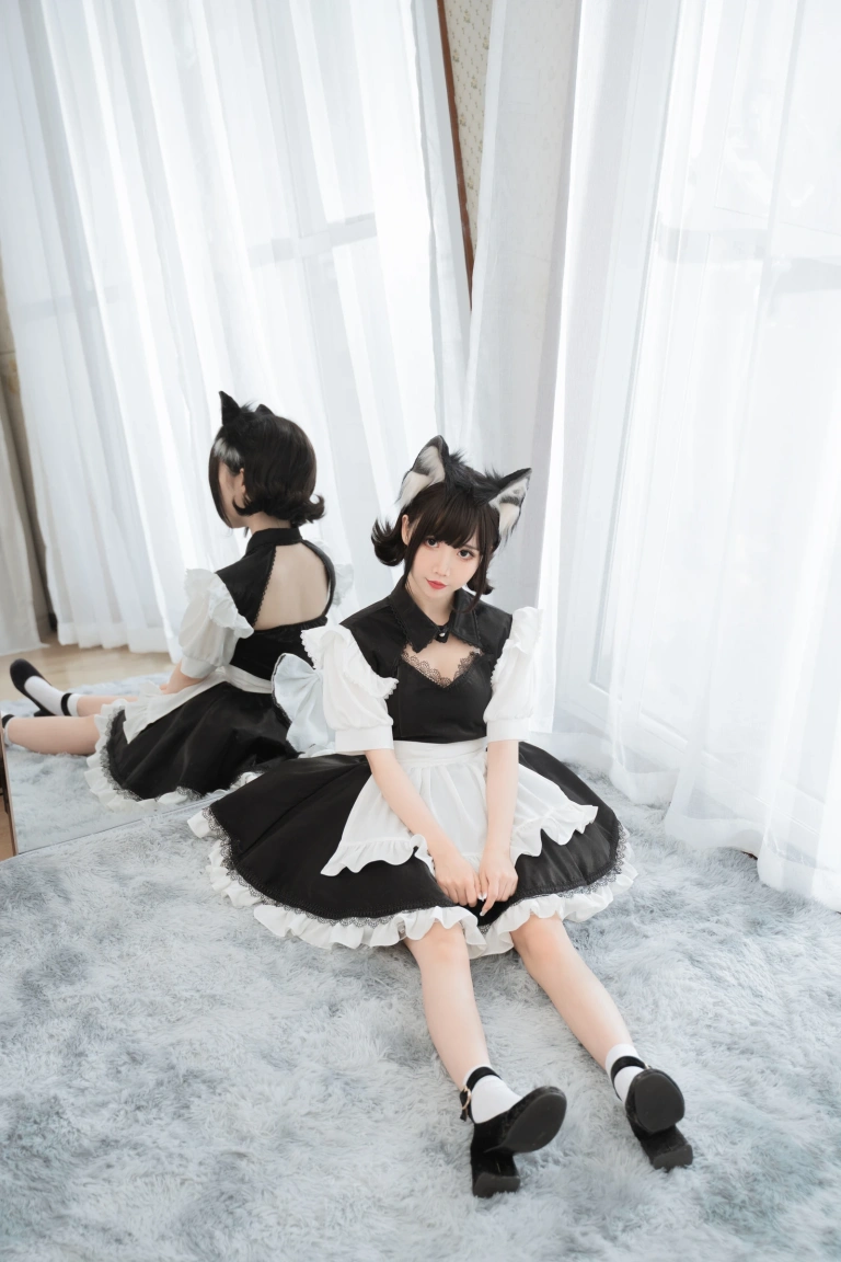 面饼仙儿《开胸女仆》主题写真：17张全套美图