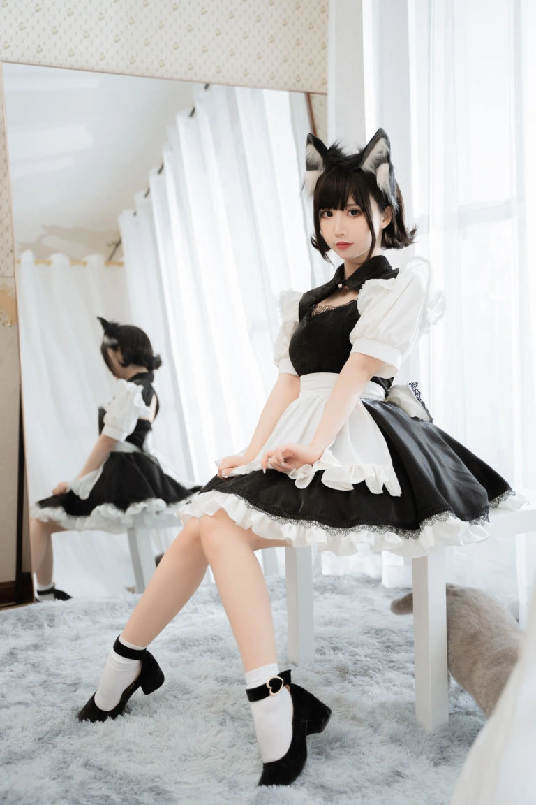 面饼仙儿《开胸女仆》主题写真：17张全套美图