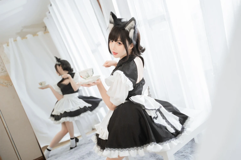 面饼仙儿《开胸女仆》主题写真：17张全套美图