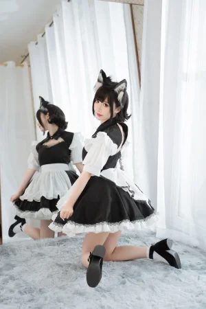 面饼仙儿《开胸女仆》主题写真：17张全套美图