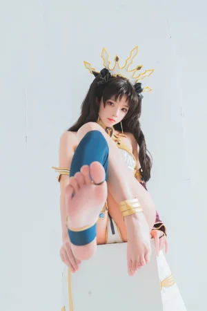 桜桃喵《弓凛》主题写真：44张全套美图