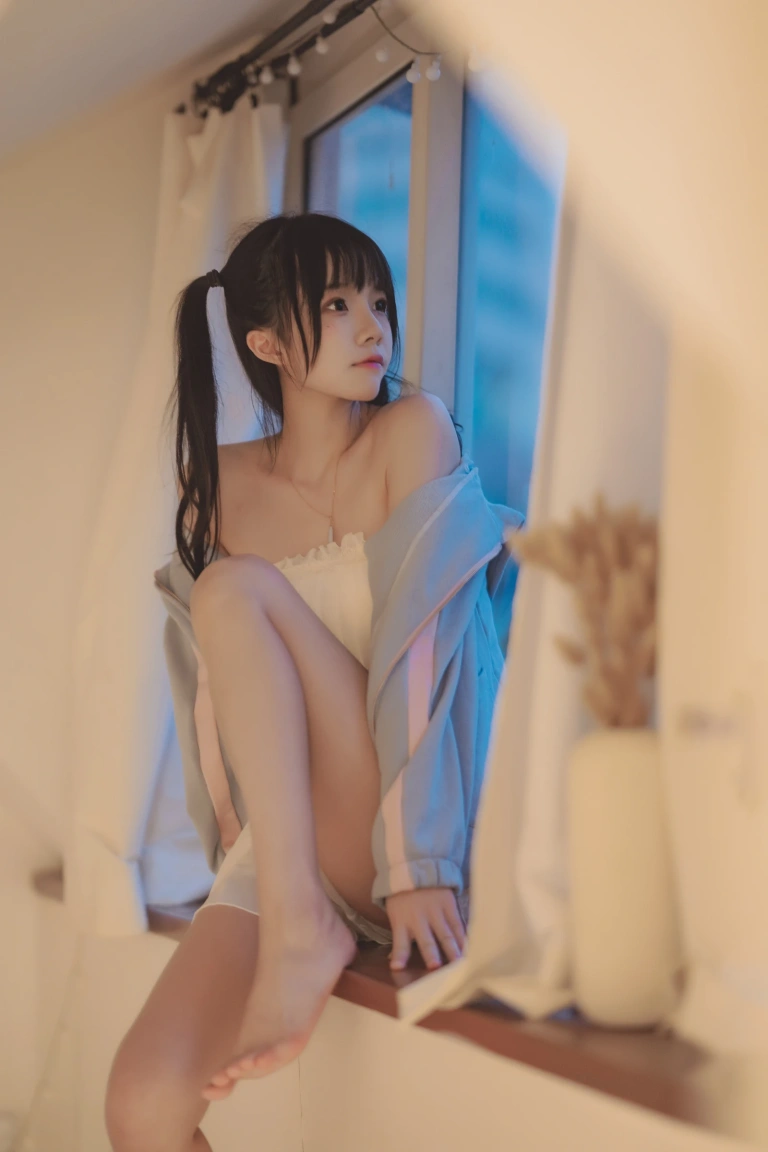 桜桃喵《碎星》主题写真：19张全套美图