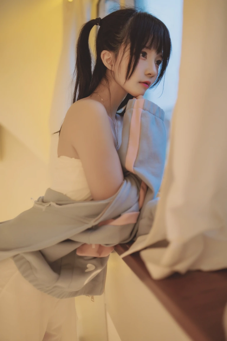 桜桃喵《碎星》主题写真：19张全套美图
