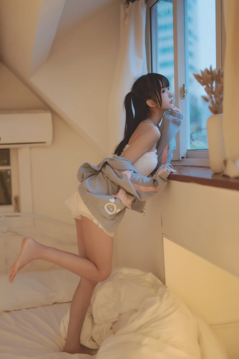 桜桃喵《碎星》主题写真：19张全套美图