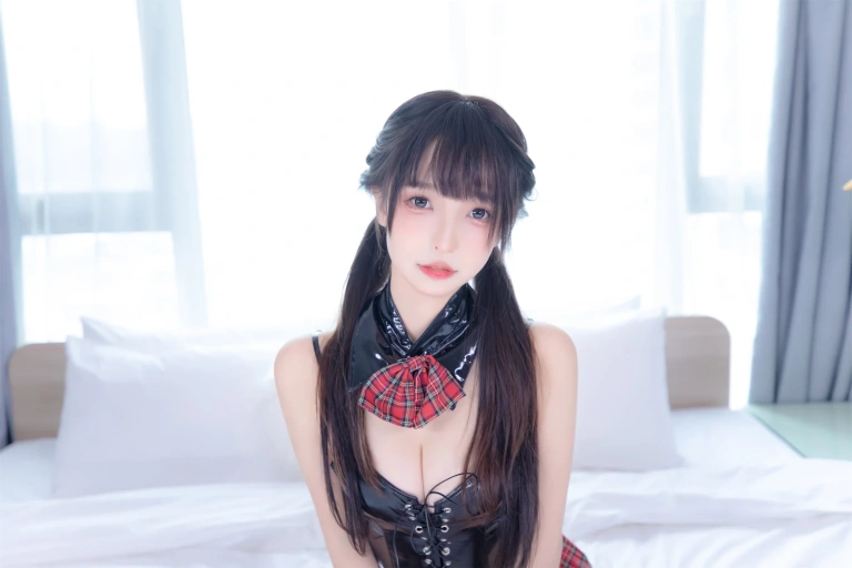 神楽坂真冬《第四季 序号22：《叛逆人偶》》主题写真：75张全套美图