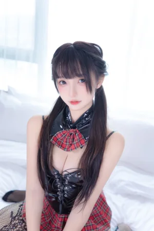 神楽坂真冬《第四季 序号22：《叛逆人偶》》主题写真：75张全套美图