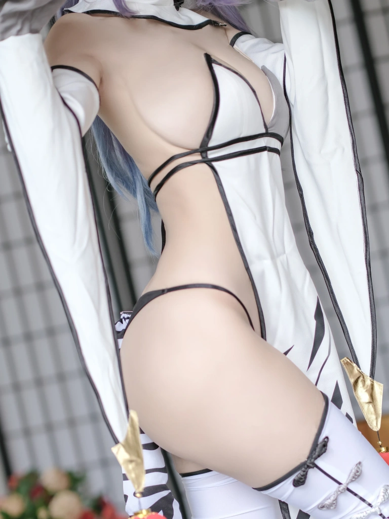 小仓千代《Patreon订阅 萌姬联合 百合&斯黛拉旗袍》主题写真：26张全套美图