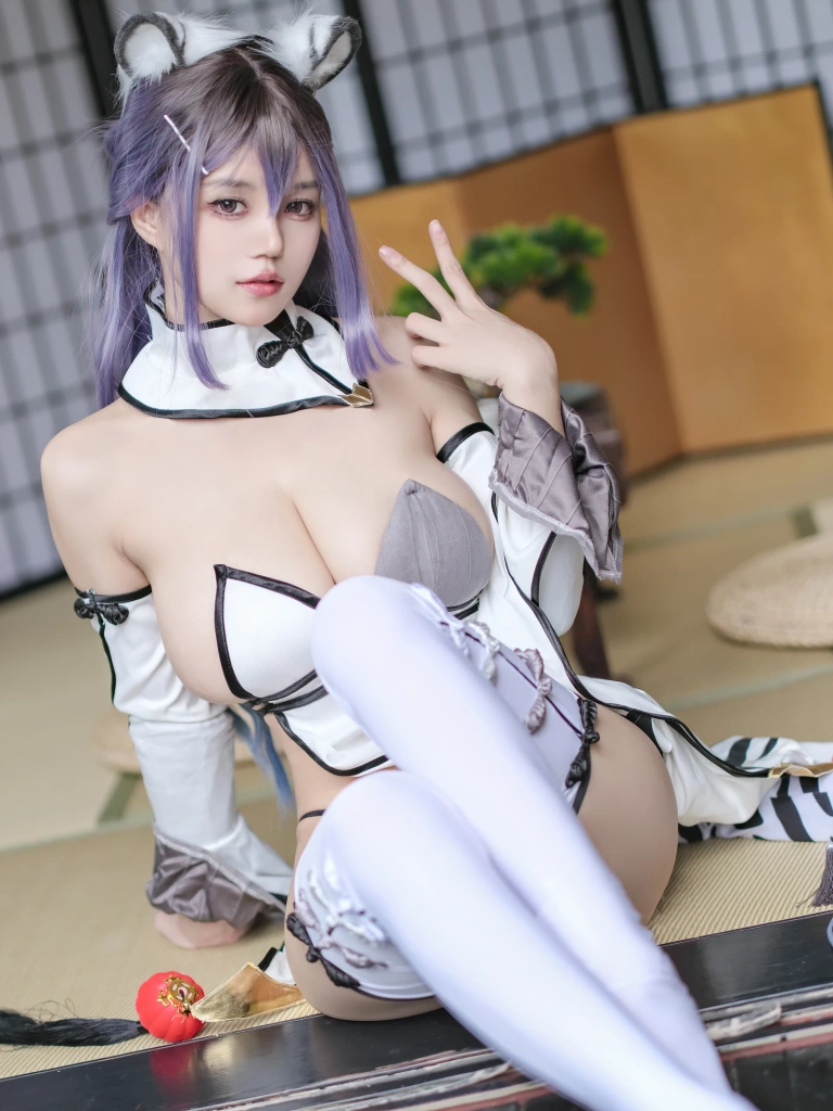 小仓千代《Patreon订阅 萌姬联合 百合&斯黛拉旗袍》主题写真：26张全套美图