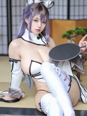 小仓千代《Patreon订阅 萌姬联合 百合&斯黛拉旗袍》主题写真：26张全套美图