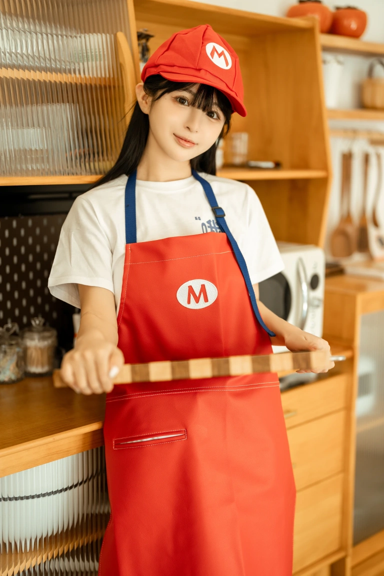 桜井宁宁《马里奥围裙》主题写真：50张全套美图