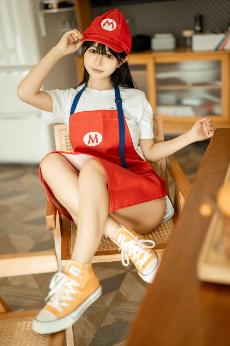 桜井宁宁《马里奥围裙》主题写真：50张全套美图