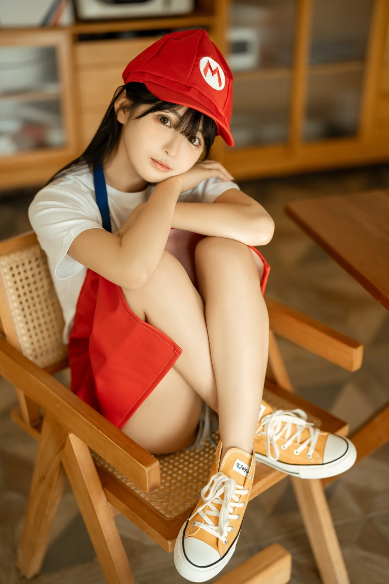 桜井宁宁《马里奥围裙》主题写真：50张全套美图