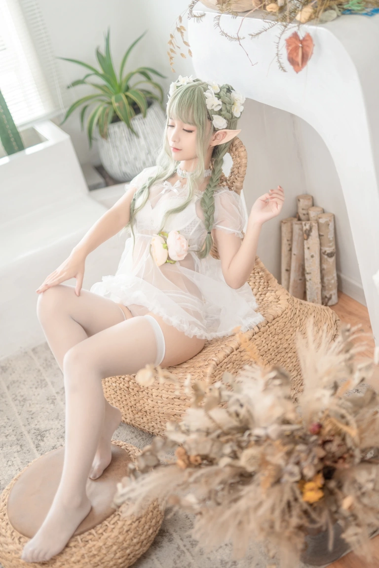 蠢沫沫《《尖耳国度》绿精灵》主题写真：40张全套美图