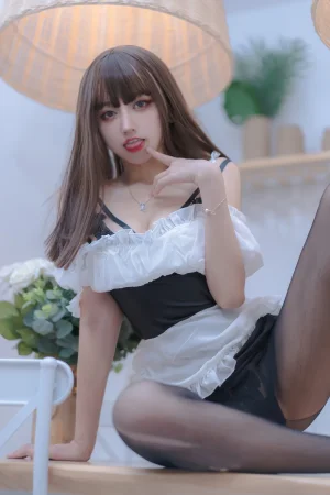 过期米线线喵《女仆使用手册》主题写真：69张全套美图