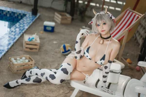 蜜汁猫裘《棕色尘埃奶牛》主题写真：173张全套美图，含2个视频