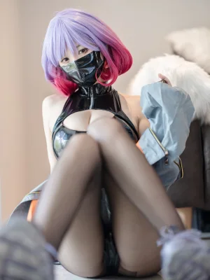 小仓千代《Patreon订阅 露娜 高开叉运动鞋》主题写真：24张全套美图