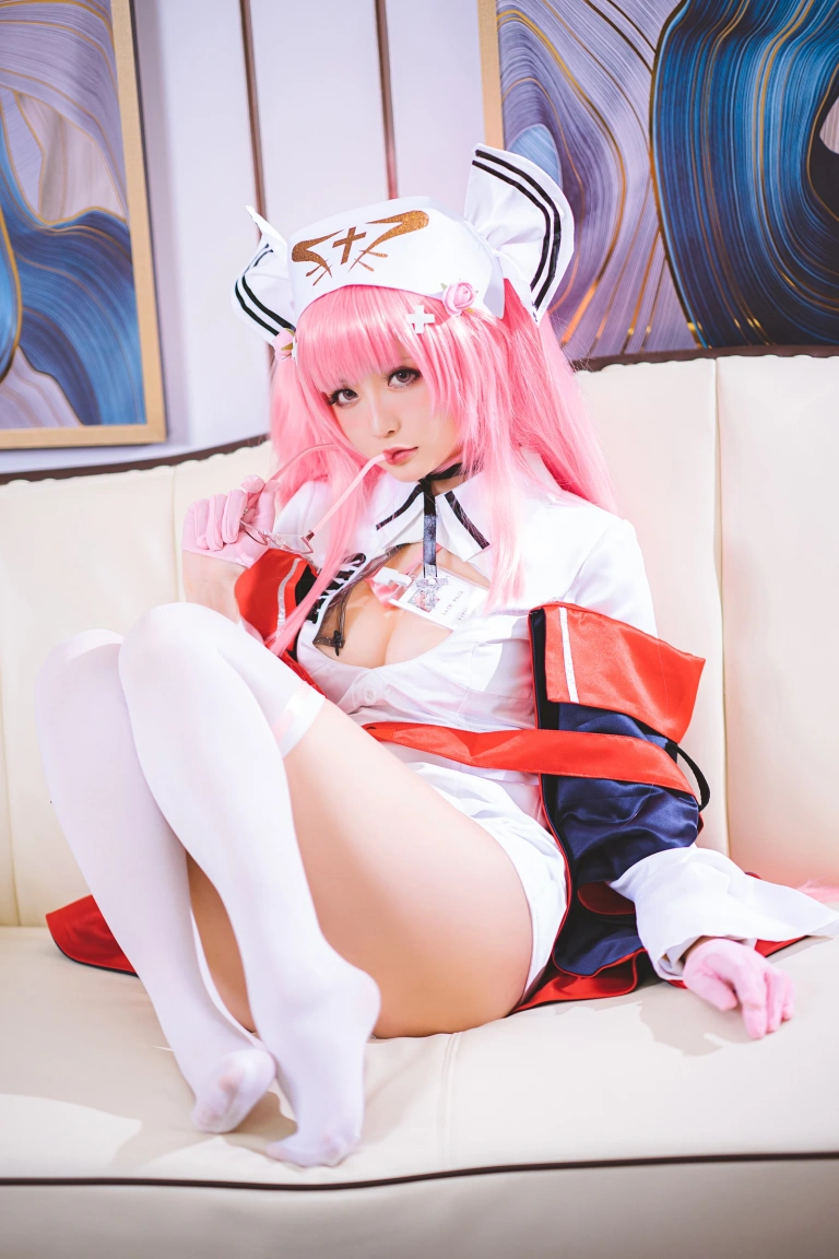 星之迟迟《《R-Maid》 英仙座护士》主题写真：20张全套美图