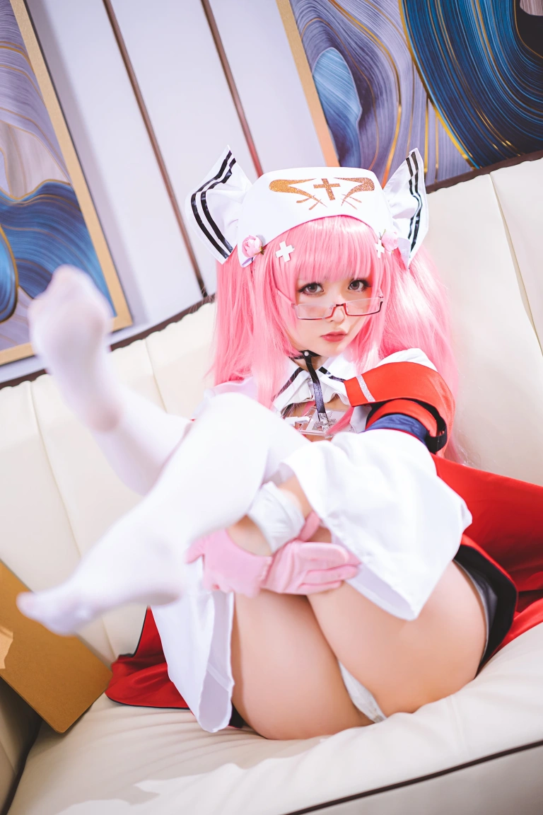 星之迟迟《《R-Maid》 英仙座护士》主题写真：20张全套美图