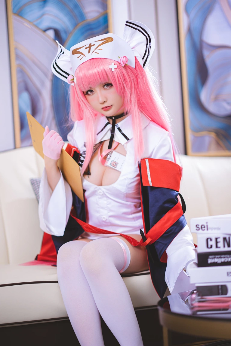 星之迟迟《《R-Maid》 英仙座护士》主题写真：20张全套美图