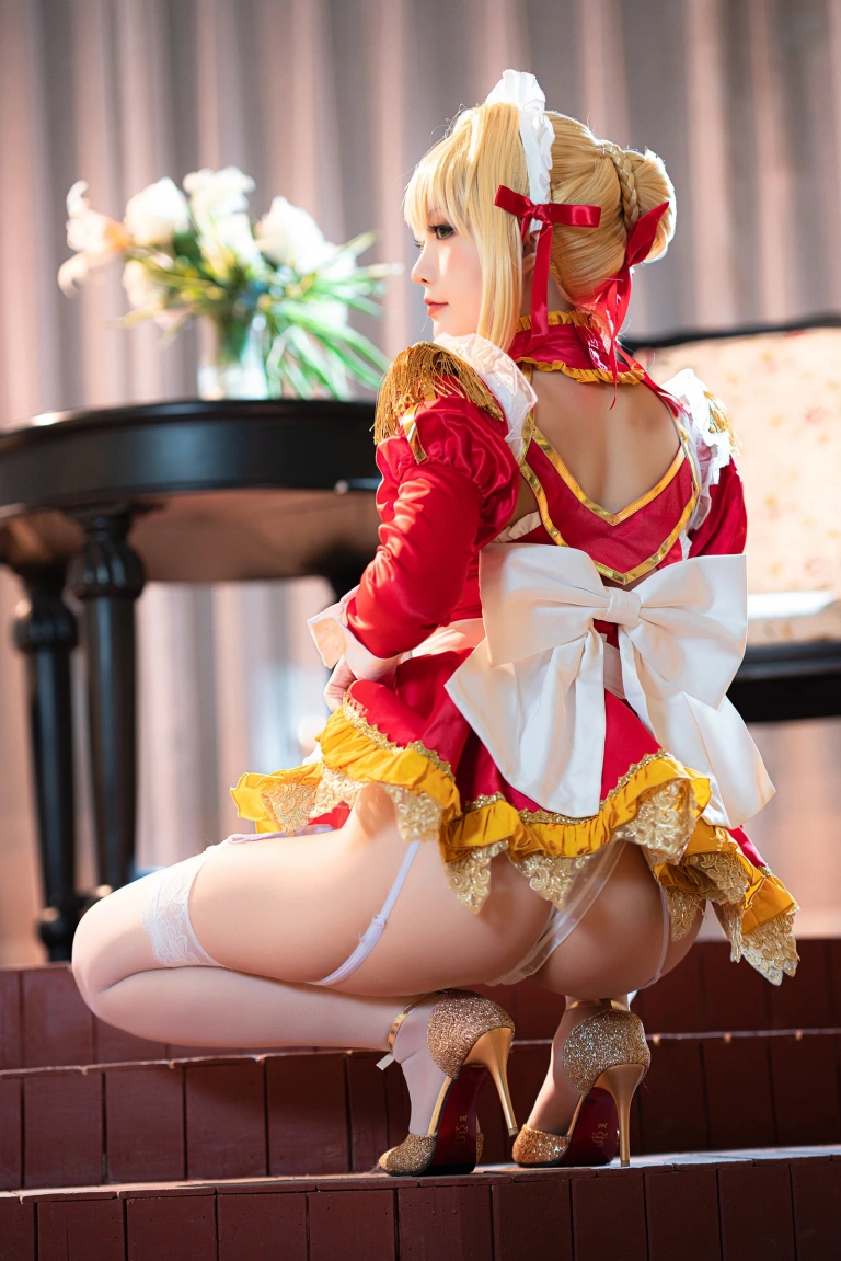 星之迟迟《《御主人様》 尼禄女仆》主题写真：25张全套美图