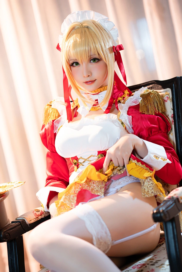 星之迟迟《《御主人様》 尼禄女仆》主题写真：25张全套美图