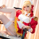 星之迟迟《《御主人様》 尼禄女仆》主题写真：25张全套美图