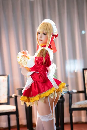星之迟迟《《御主人様》 尼禄女仆》主题写真：25张全套美图