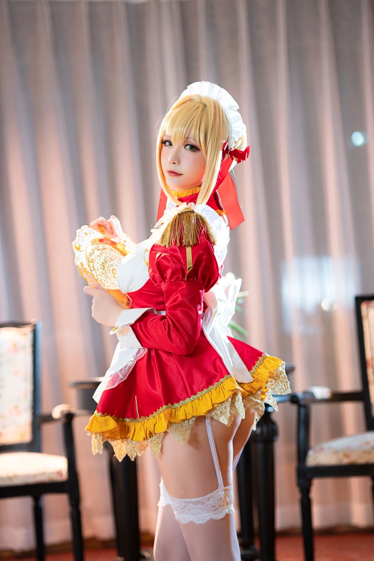 星之迟迟《《御主人様》 尼禄女仆》主题写真：25张全套美图