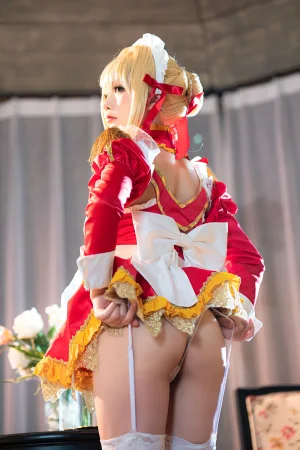 星之迟迟《《御主人様》 尼禄女仆》主题写真：25张全套美图