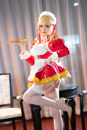 星之迟迟《《御主人様》 尼禄女仆》主题写真：25张全套美图
