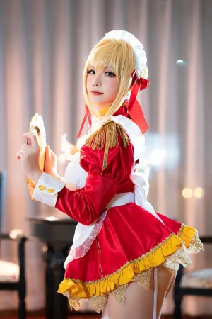 星之迟迟《《御主人様》 尼禄女仆》主题写真：25张全套美图