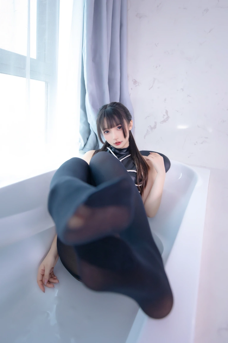神楽坂真冬《第四季 序号30：《夏日戏水》》主题写真：75张全套美图