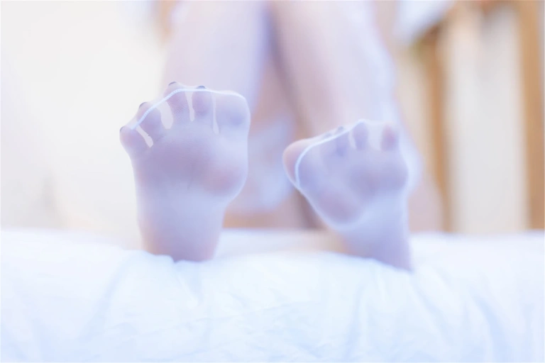 过期米线线喵《粉天使》主题写真：51张全套美图