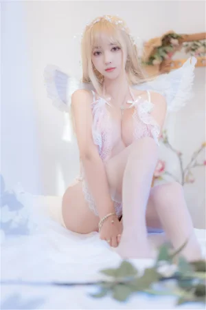 过期米线线喵《粉天使》主题写真：51张全套美图