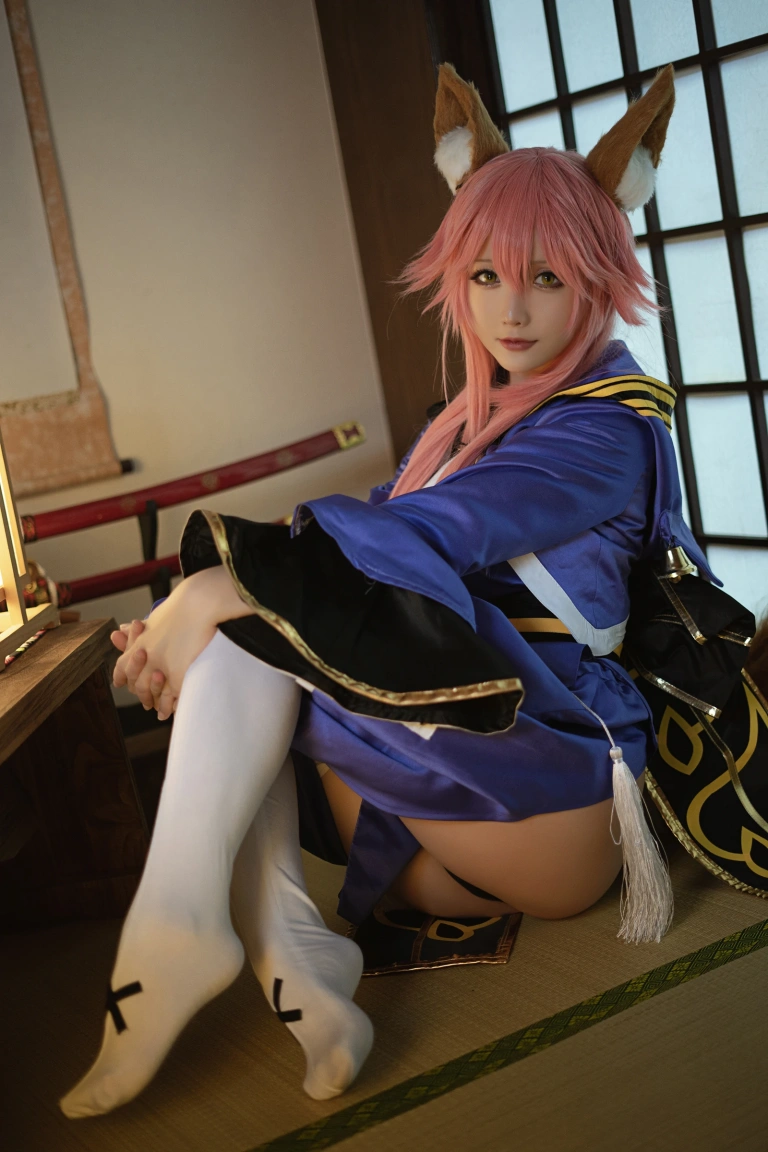 星之迟迟《《御主人様》 玉藻前忠犬蓄势待发》主题写真：25张全套美图