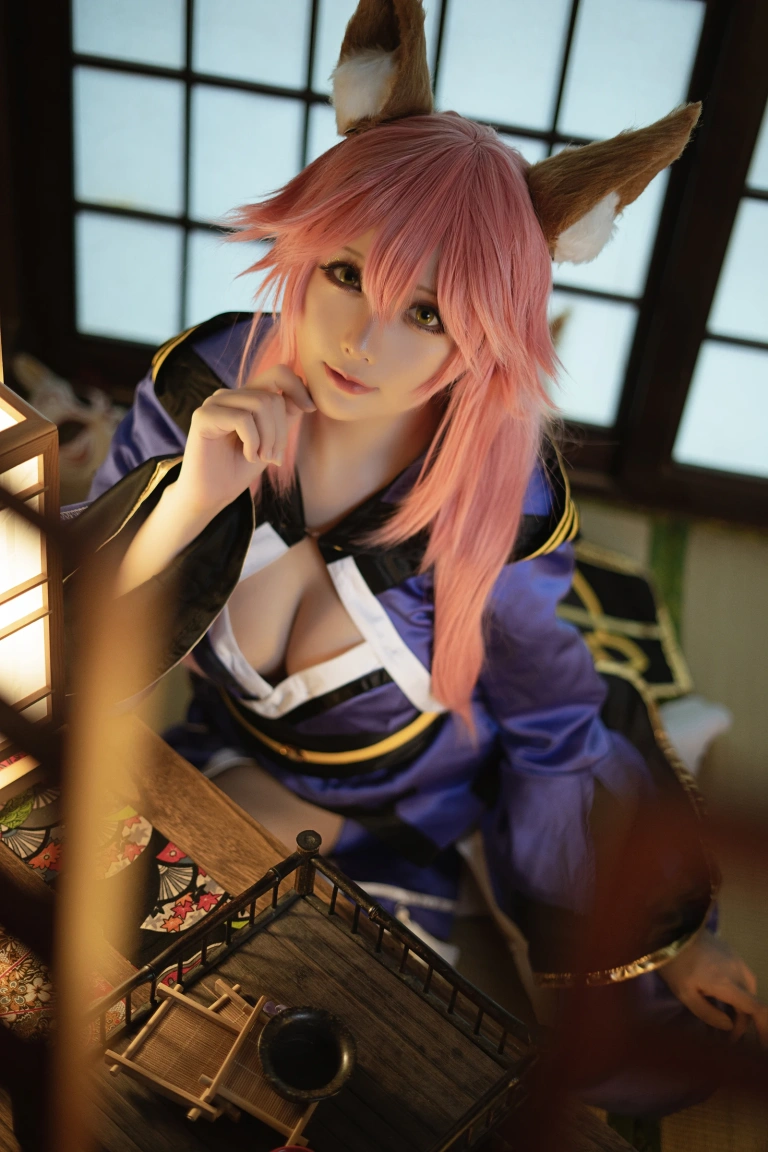 星之迟迟《《御主人様》 玉藻前忠犬蓄势待发》主题写真：25张全套美图