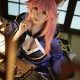 星之迟迟《《御主人様》 玉藻前忠犬蓄势待发》主题写真：25张全套美图