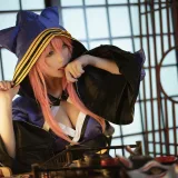 星之迟迟《《御主人様》 玉藻前忠犬蓄势待发》主题写真：25张全套美图