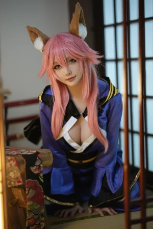 星之迟迟《《御主人様》 玉藻前忠犬蓄势待发》主题写真：25张全套美图