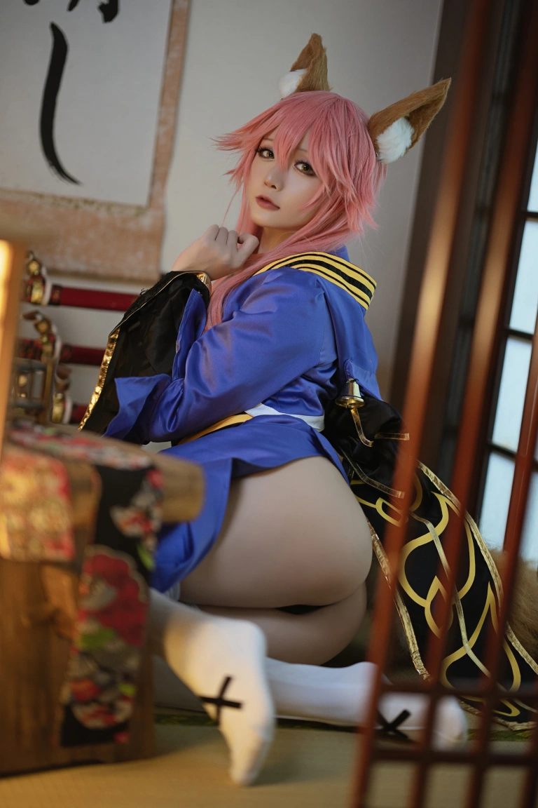 星之迟迟《《御主人様》 玉藻前忠犬蓄势待发》主题写真：25张全套美图