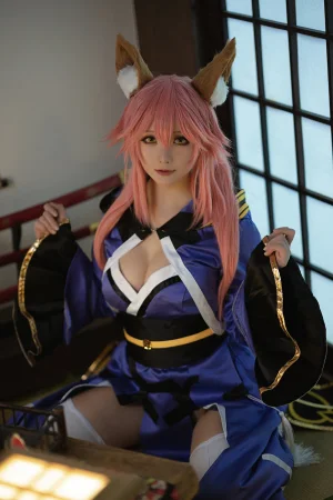 星之迟迟《《御主人様》 玉藻前忠犬蓄势待发》主题写真：25张全套美图
