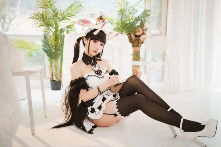 面饼仙儿《能代女仆》主题写真：31张全套美图