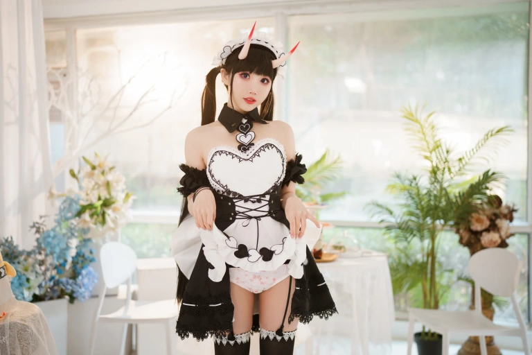 面饼仙儿《能代女仆》主题写真：31张全套美图