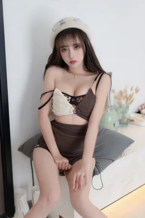 过期米线线喵《年上女友》主题写真：52张全套美图