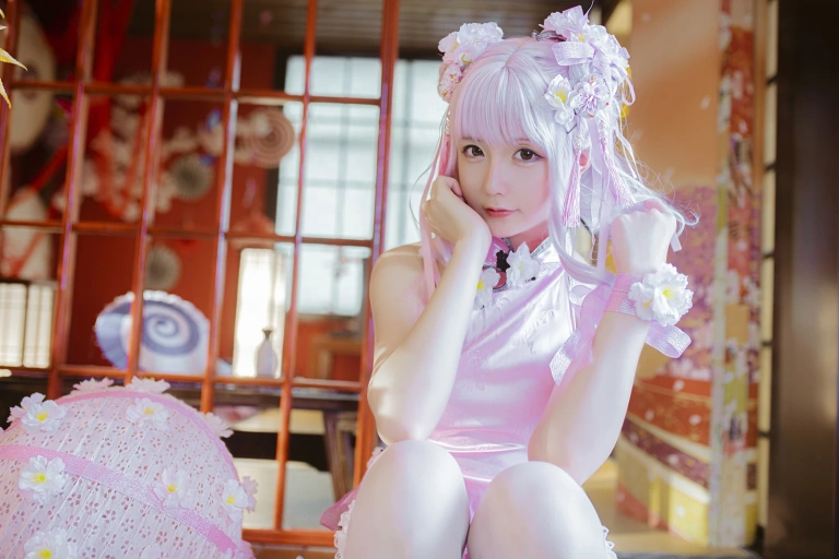 星之迟迟《《花鸟风月》 花与旗袍 粉》主题写真：20张全套美图