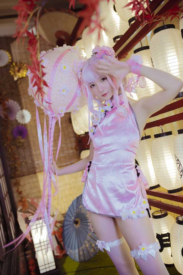 星之迟迟《《花鸟风月》 花与旗袍 粉》主题写真：20张全套美图