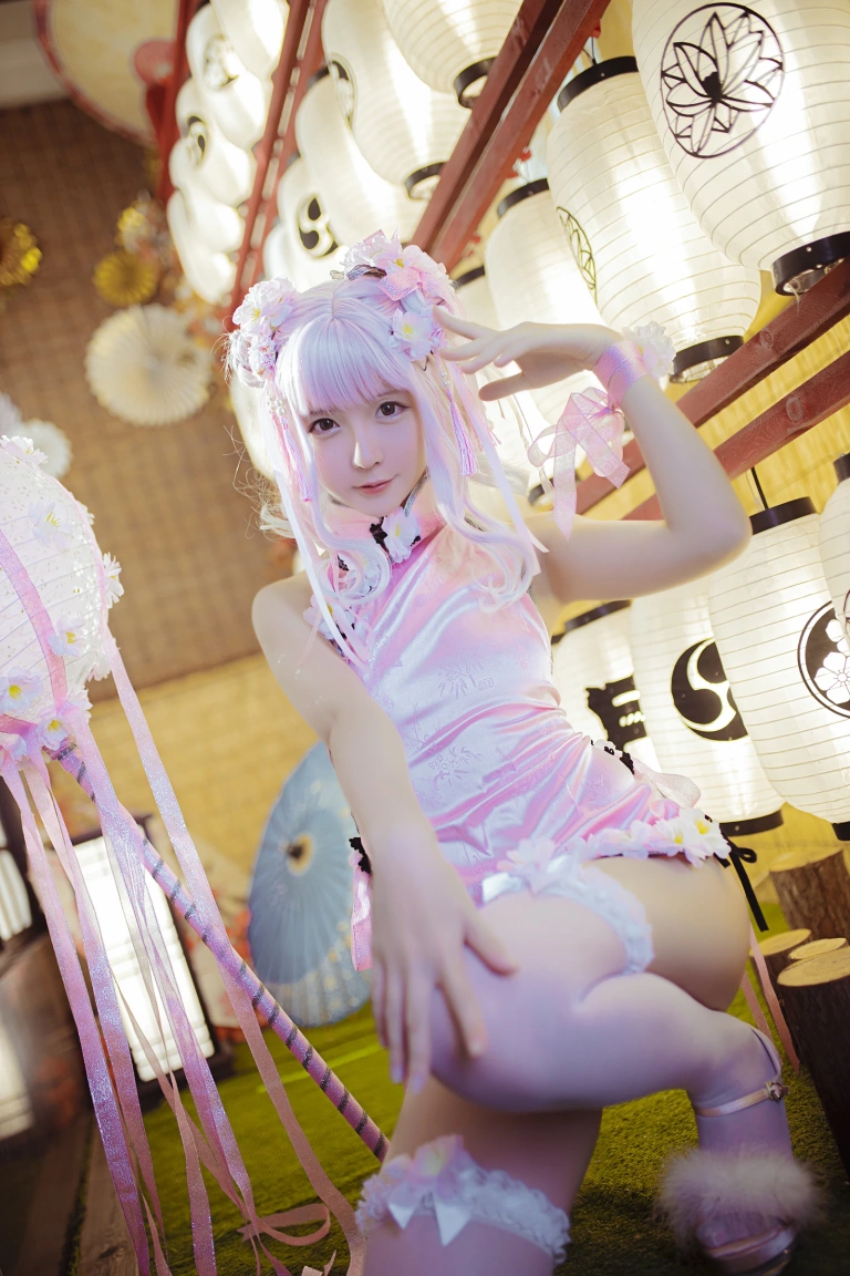 星之迟迟《《花鸟风月》 花与旗袍 粉》主题写真：20张全套美图